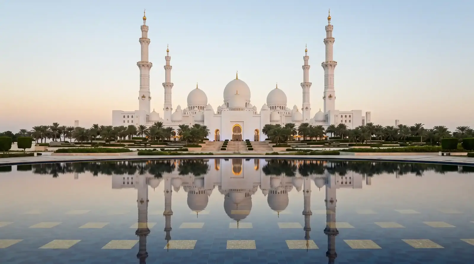 Panoramic view of Sheikh Zayed Grand Mosque representing places to visit in Abu Dhabi